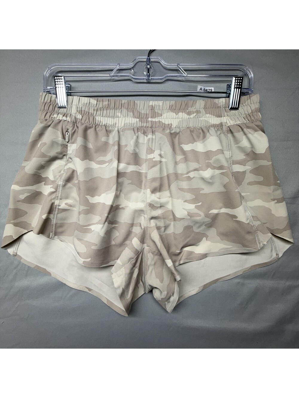 Athleta Women Hustle 3" Camo Printed Women's Shorts Size Small Beige Cream
